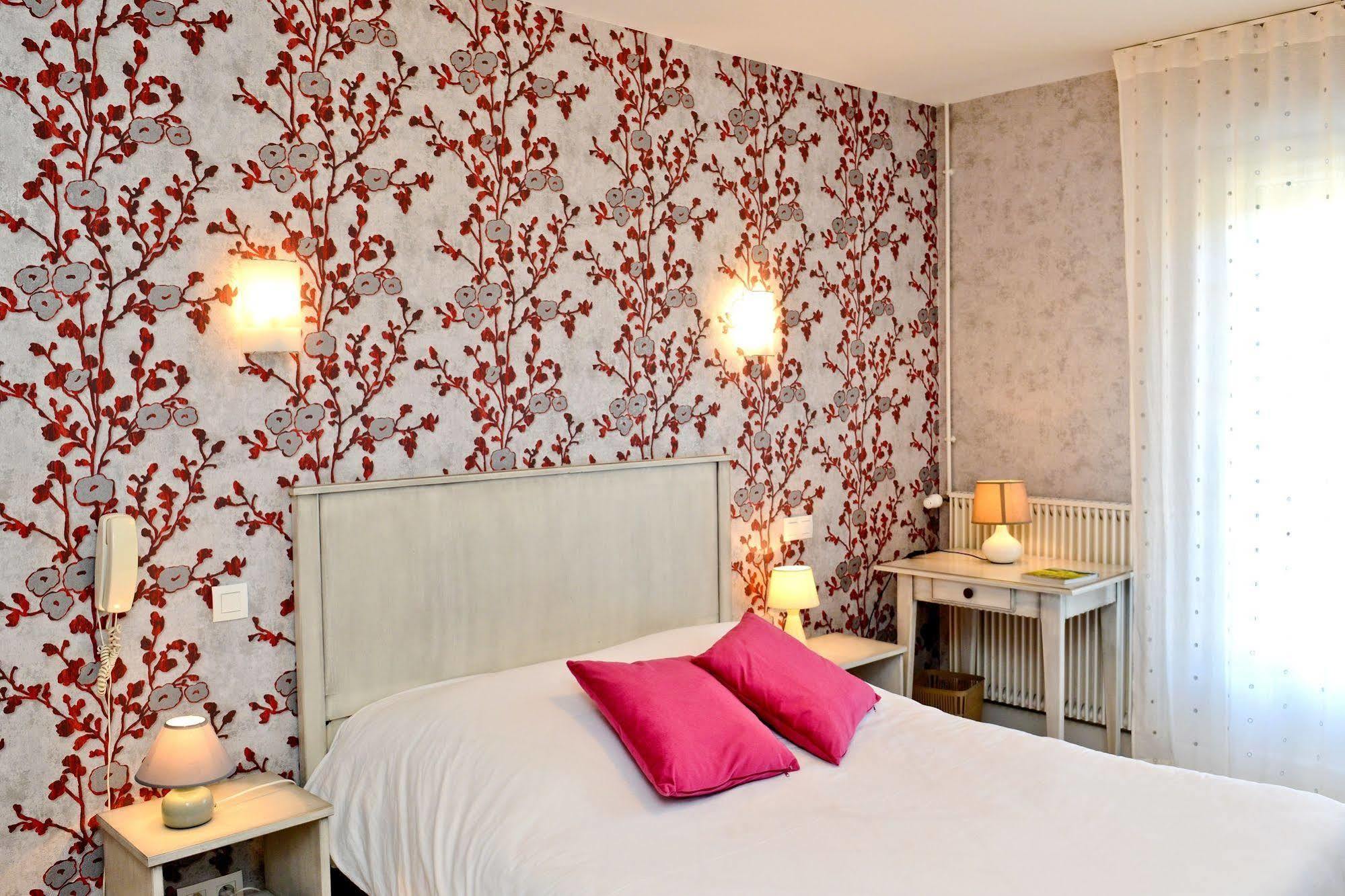 Logis Chez Germaine Hotell Geüs-d'Oloron Eksteriør bilde